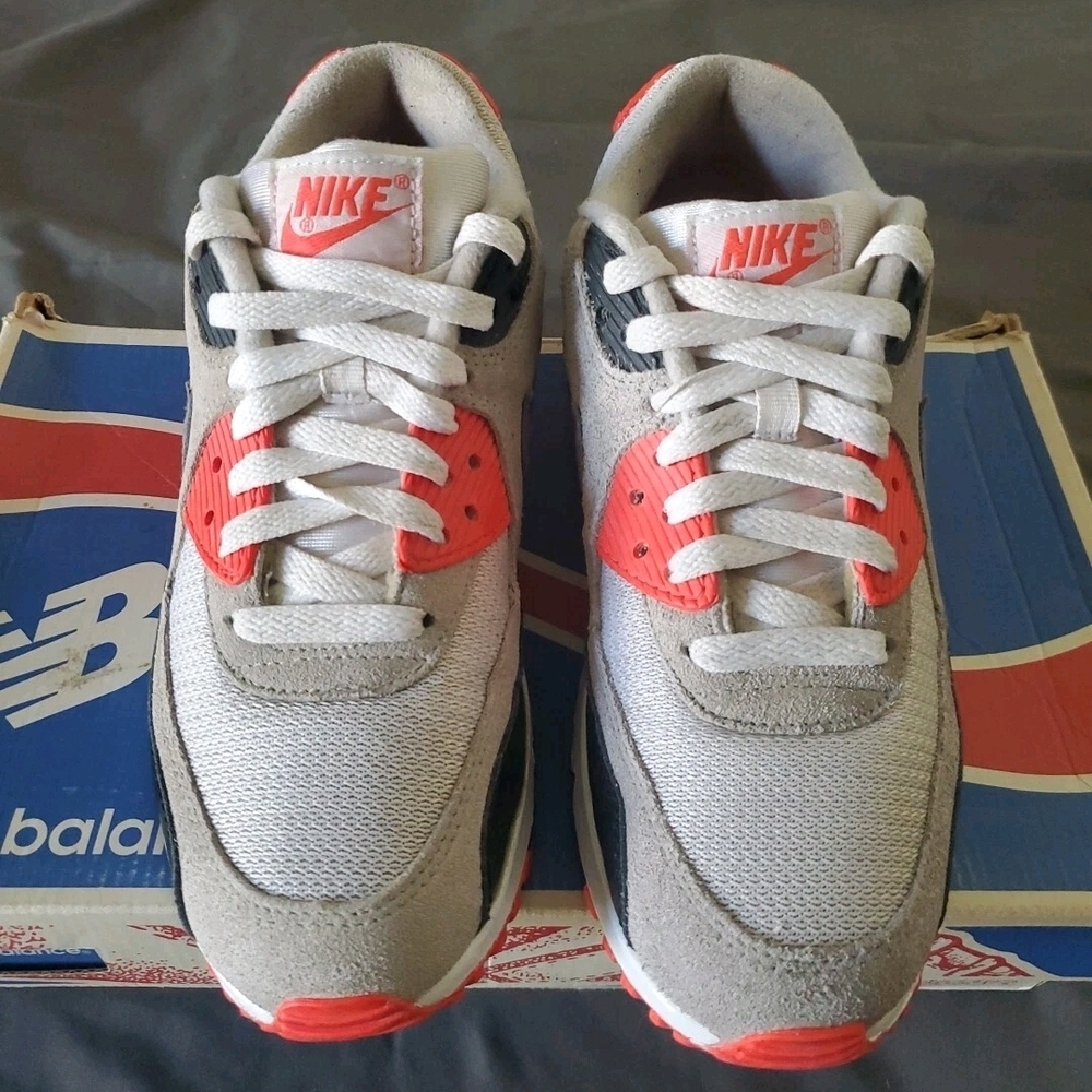 Nike Air Max 90 Big Kids Size 6.5 Grey/Black/Infrared
